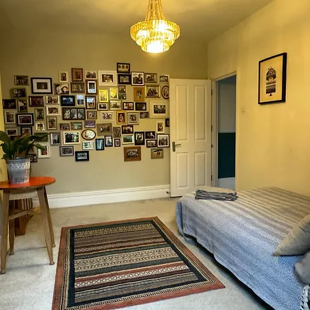 2 Trelawney Park * Bristol